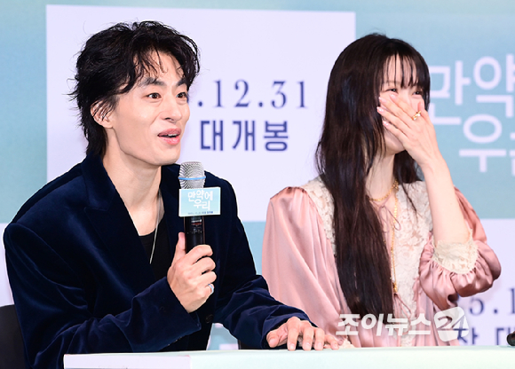 배우 구교환과 문가영이 18일 오후 서울 용산구 CGV 용산아이파크몰에서 열린 영화 '만약에 우리'(감독 김도영) 언론시사회에 참석하고 있다. [사진=정소희 기자]