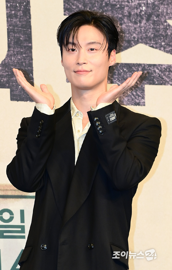 배우 허남준이 11일 오후 서울 구로구 신도림 더 링크 호텔에서 열린 JTBC 새 토일극 '백번의 추억' 제작발표회에 참석하고 있다. [사진=정소희 기자]