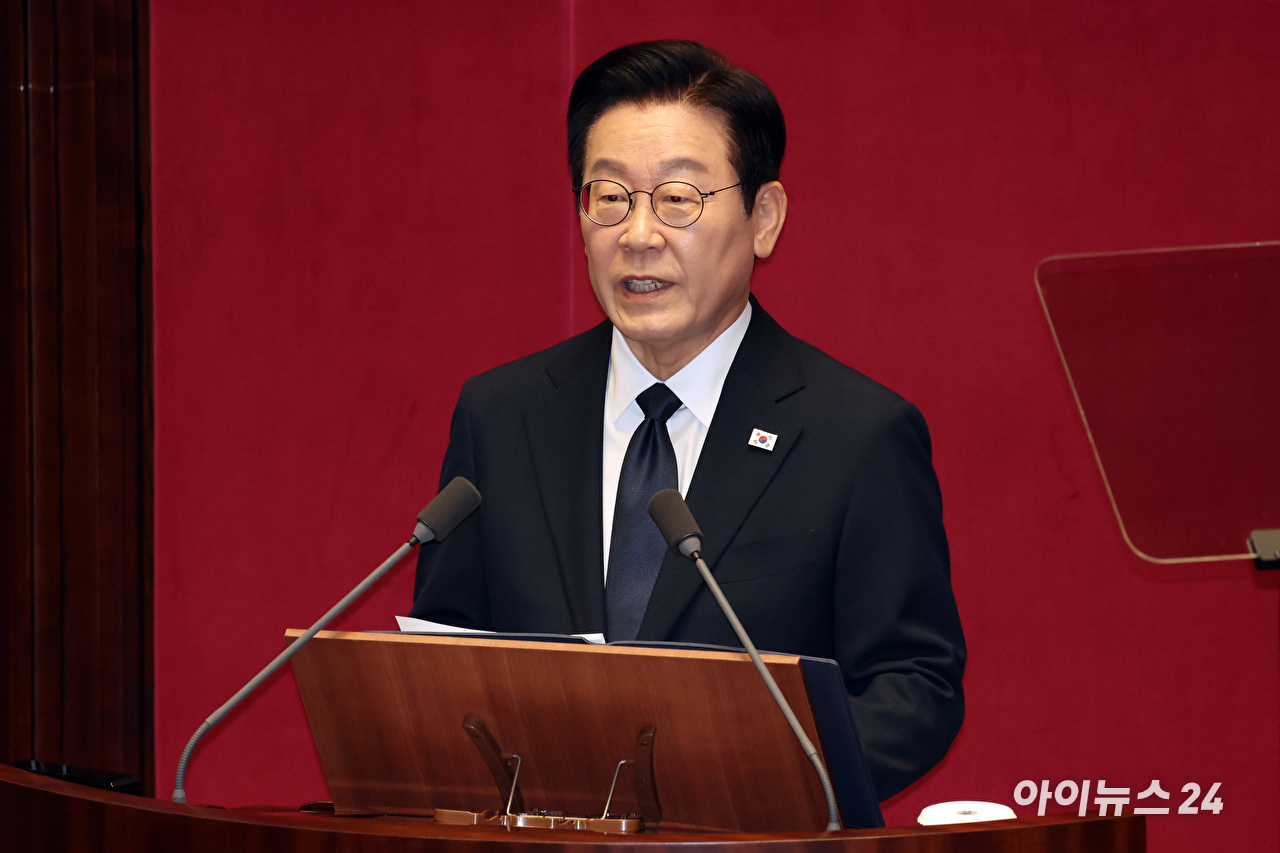 이재명 대통령이 4일 서울 여의도 국회 본회의에서 2026년도 예산안 및 기금운용계획안에 대한 정부의 시정연설을 하고 있다. [사진=국회사진기자단]