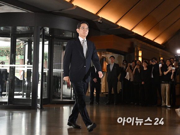 이재용 삼성전자 회장이 1일 서울 중구 신라호텔에서 열린 2026년 제36회 삼성호암상 시상식에 참석하고 있다. [사진=곽영래 기자]