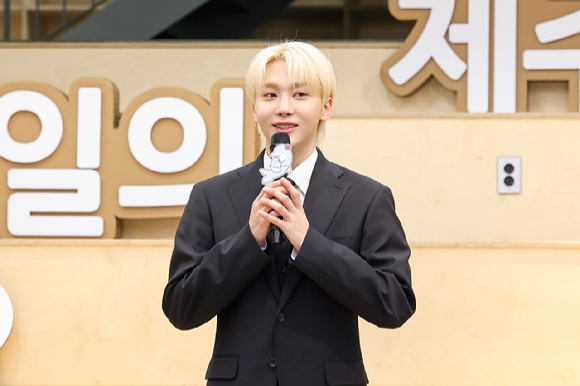 세븐틴 승관이 제주 홍보대사 위촉식에서 이야기 하고 있다. [사진=플레디스엔터테인먼트]
