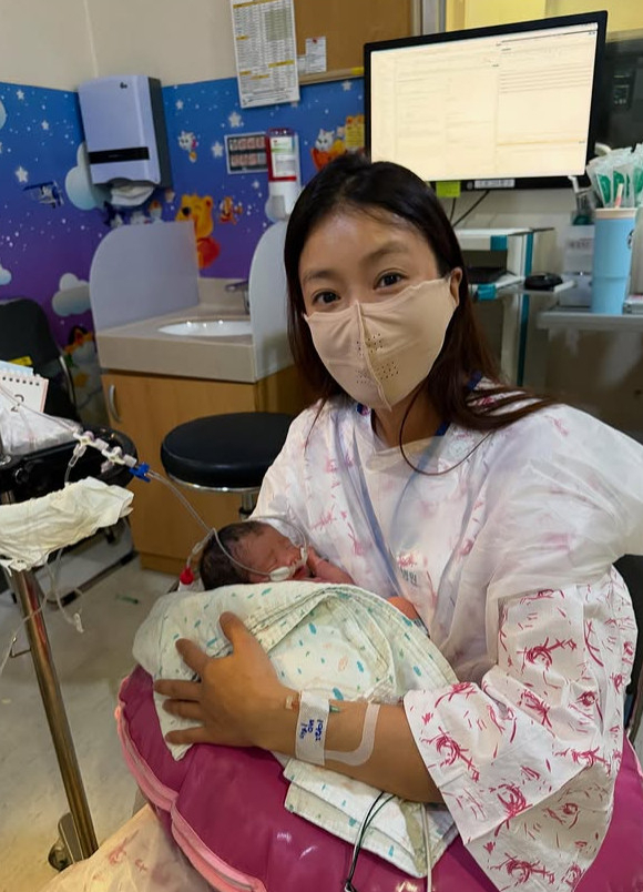 [퇴근길이슈] 이시영 출산·성시경 페스티벌·니쥬 니나 열애설·박미선 생존신고