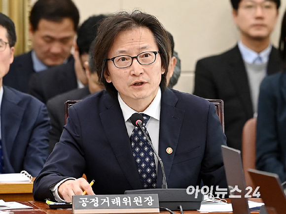 주병기 공정거래위원장이 지난 11월 11일 국회에서 열린 정무위원회 전체회의에서 발언하고 있다. [사진=곽영래 기자]