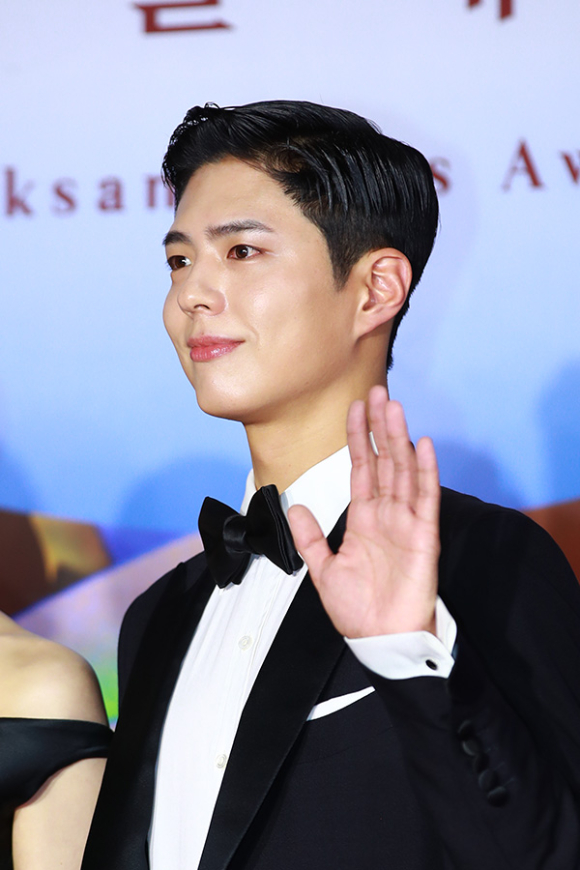 배우 박보검이 6일 오후 경기 고양시 대화동 킨텍스에서 열린 '제58회 백상예술대상' 레드카펫 행사에 참석해 포즈를 취하고 있다. [사진=백상예술대상 사무국]