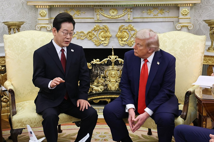 이재명 대통령이 25일(현지시간) 미국 워싱턴 DC 백악관 오벌오피스에서 열린 도널드 트럼프 미국 대통령과의 한미 정상회담에서 발언하고 있다. 2025.8.26 [사진=연합뉴스]