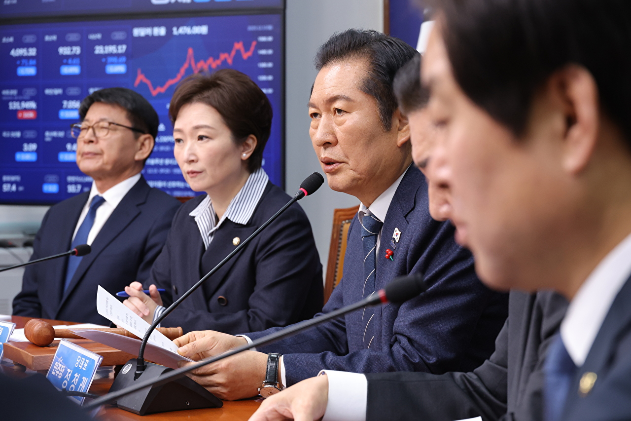 더불어민주당 정청래 대표가 15일 서울 여의도 국회에서 열린 최고위원회의에서 발언하고 있다. 2025.12.15 [사진=연합뉴스]