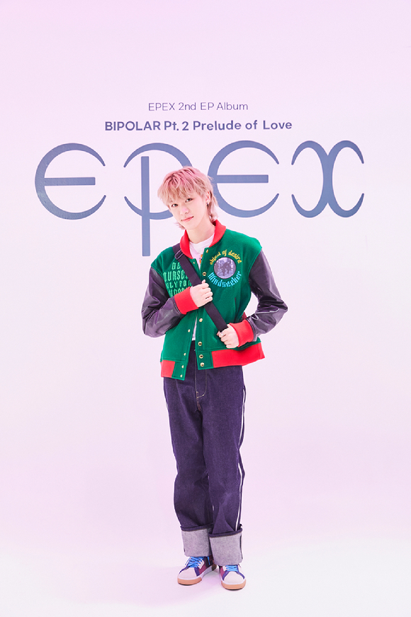 그룹 이펙스(EPEX) 아민이 26일 온라인으로 진행된 두 번째 EP 앨범 'Bipolar(양극성) Pt.2 사랑의 서' 발매 기념 쇼케이스에 참석해 포즈를 취하고 있다. [사진=C9엔터테인먼트]