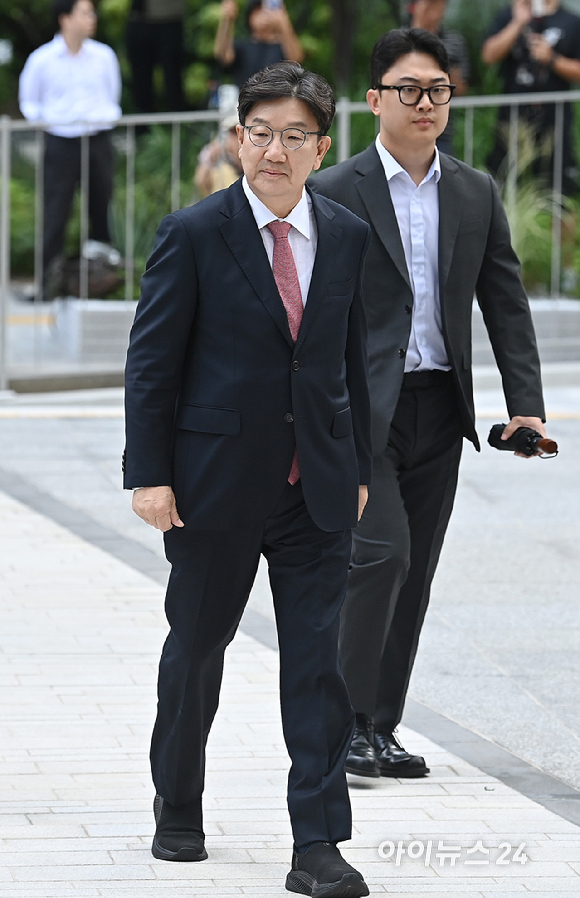 권성동 국민의힘 의원이 27일 오전 서울 종로구에 마련된 김건희 특검팀(특별검사 민중기) 사무실로 통일교 부정 청탁 의혹 관련 조사를 받기 위해 출석하고 있다. [사진=곽영래 기자]