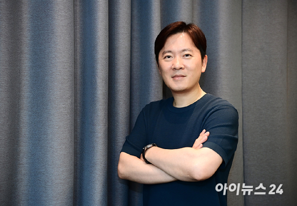 과학기술정보통신부와 정보통신산업진흥원이 추진하는 '모두의 AI' 구축 사업에 참여하는 생성형 AI 솔루션 기업 제논의 고석태 대표가 20일 서울 강남구 양재동 사무실에서 진행된 아이뉴스24와의 인터뷰에 앞서 포즈를 취하고 있다. [사진=정소희 기자]