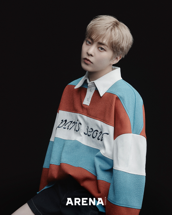 시우민이 화보 촬영에서 포즈를 취하고 있다. [사진=아레나 옴므 플러스]