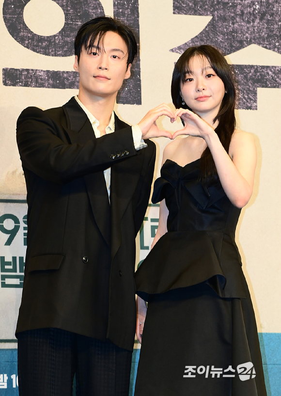 배우 허남준과 김다미가 11일 오후 서울 구로구 신도림 더 링크 호텔에서 열린 JTBC 새 토일극 '백번의 추억' 제작발표회에 참석하고 있다. [사진=정소희 기자]