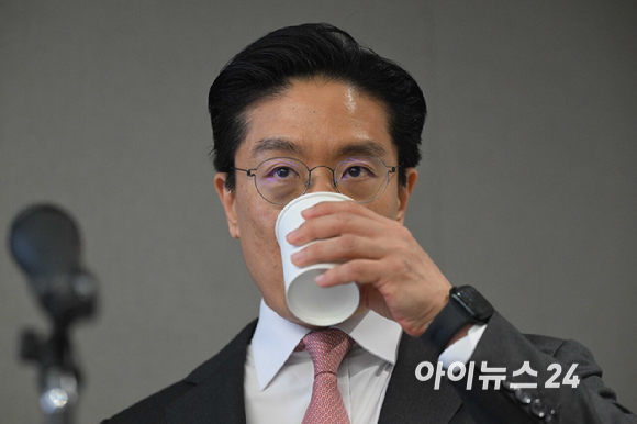 전인석 삼천당제약 대표가 6일 오후 서울 서초구 삼천당제약 본사에서 열린 기자간담회에 참석하고 있다. [사진=곽영래 기자]