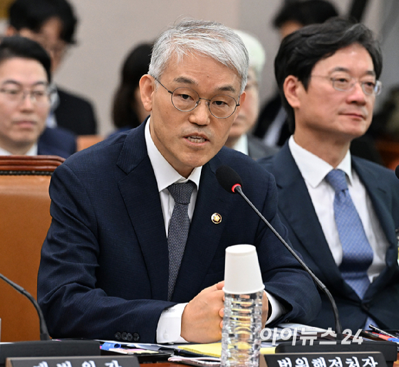 천대엽 법원행정처장이 13일 서울 여의도 국회에서 열린 대법원 등에 대한 국정감사에서 발언하고 있다. [사진=곽영래 기자]