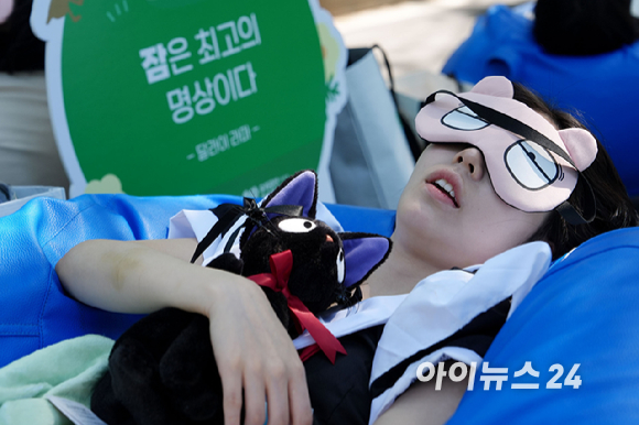 유한킴벌리가 5월 30일 서울 성동구 서울숲에서 제11회 '우리강산 푸르게 푸르게 숲속 꿀잠대회'를 개최했다. 참가자들의 모습. [사진=유한킴벌리]