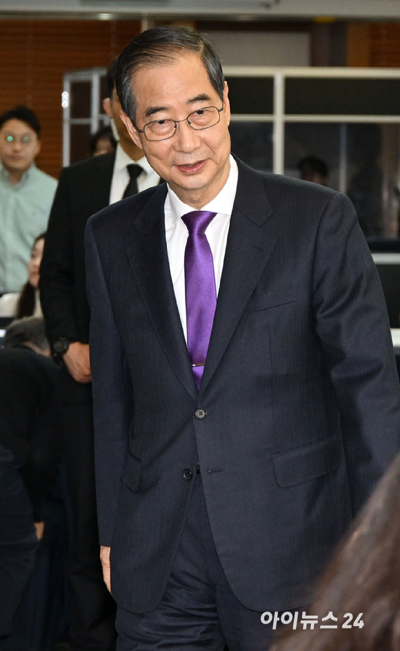 한덕수 무소속 대통령선거 예비후보가 7일 오후 서울 중구 한국프레스센터에서 열린 서울외신기자클럽 초청 기자간담회에 참석하고 있다. [사진=국회사진취재단]
