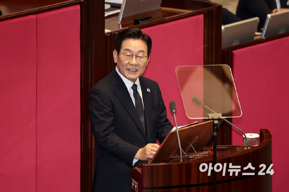 이재명 대통령이 4일 서울 여의도 국회에서 열린 본회의에서 2026년도 예산안에 대한 정부의 시정연설을 하고 있다. [사진=국회사진기자단]