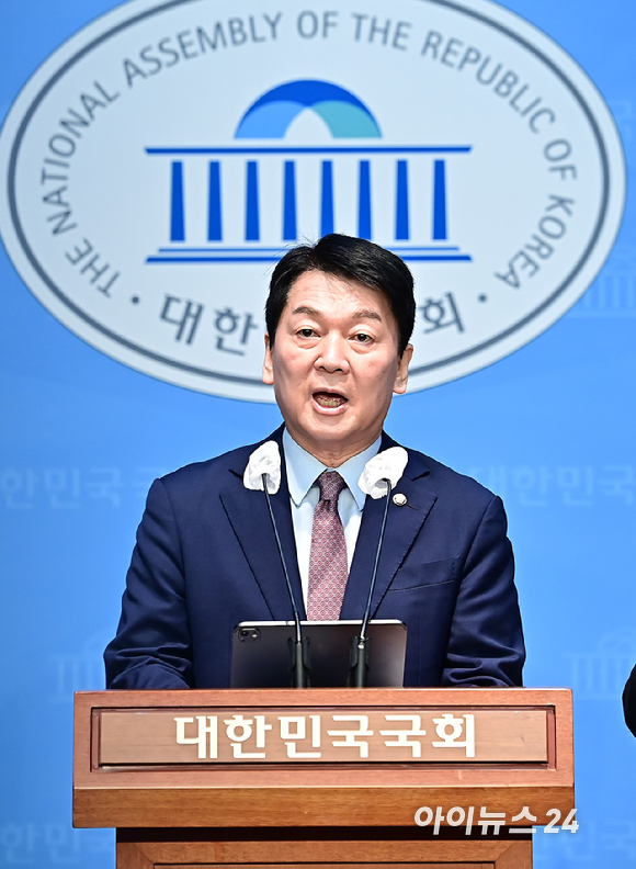 안철수 국민의힘 의원이 3일 오전 서울 여의도 국회 소통관에서 개헌 관련 입장 발표 기자회견을 하고 있다. [사진=곽영래 기자]