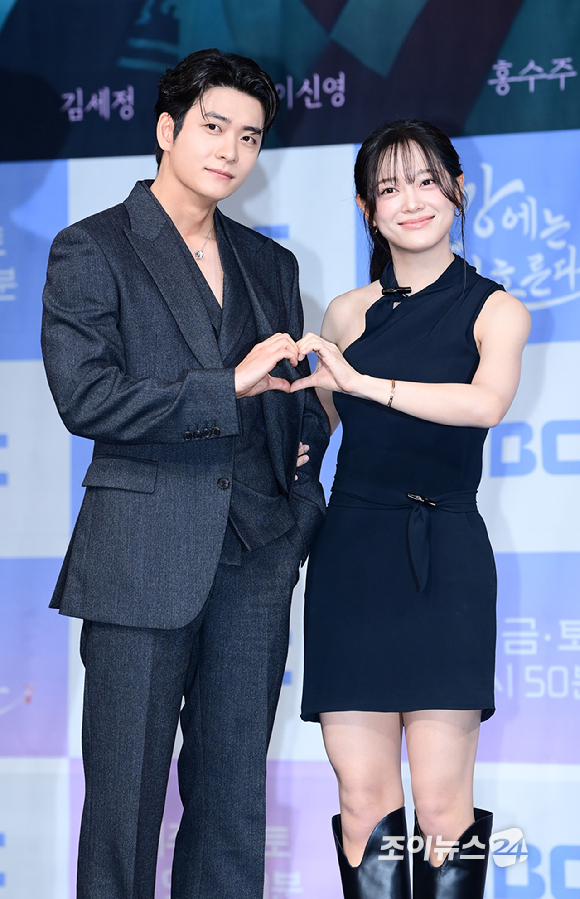 배우 진구-강태오-김세정-홍수주-이신영이 30일 오전 서울 마포구 상암동 MBC에서 열린 MBC 새 금토드라마 '이강에는 달이 흐른다' 제작발표회에 참석하고 있다. [사진=정소희 기자]