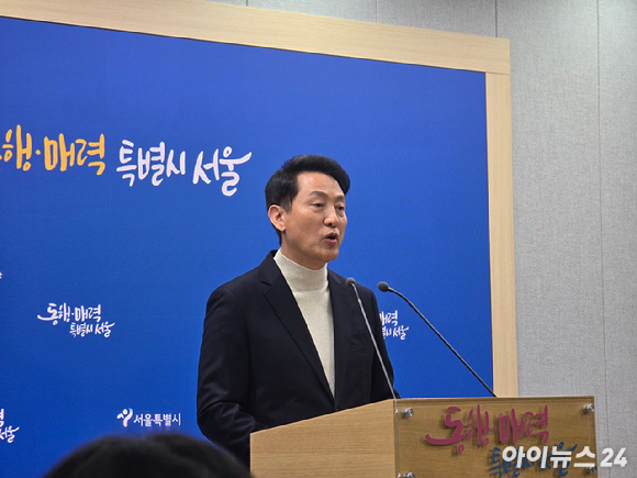 오세훈 서울시장이 17일 오후 서울시청에서 열린 국민의힘 서울시장 공천 신청 관련 기자회견에서 발언하고 있다. [사진=김한빈 기자]