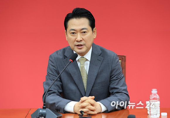 장동혁 국민의힘 신임 당대표가 26일 오전 서울 여의도 국회에서 열린 기자회견에서 발언하고 있다. [사진=곽영래 기자]