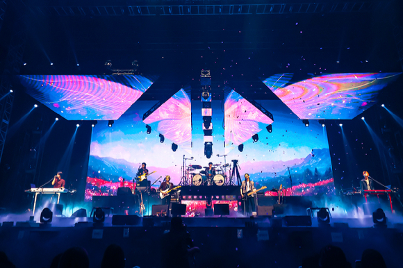 밴드 엑스디너리 히어로즈가 서울 송파구 잠실실내체육관에서 'Xdinary Heroes 'Beautiful Mind' World Tour FINALE in SEOUL'('뷰티풀 마인드' 월드투어 피날레 인 서울)을 통해 팬들을 만나고 있다. [사진=JYP엔터테인먼트]