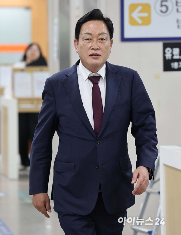 김선교 국민의힘 의원이 20일 서울 서초구 서울중앙지방법원에서 열린 양평 공흥지구 특혜 의혹&middot;특경법 배임 등 관련 공판에 출석하고 있다. 2026.4.20 [사진=사진공동취재단]