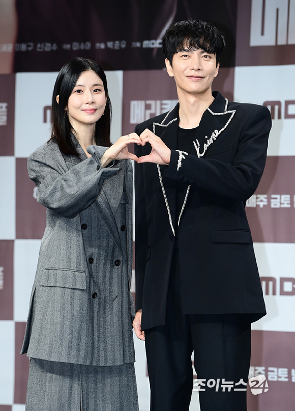 배우 이보영과 이민기가 31일 오전 서울 마포구 상암동 MBC에서 열린 MBC 새 금토드라마 '메리 킬즈 피플' 제작발표회에 참석하고 있다. [사진=정소희 기자]
