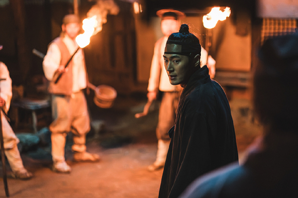 배우 로운이 디즈니+ '탁류'에서 열연하고 있다. [사진=월트디즈니 컴퍼니 코리아]