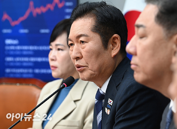 정청래 더불어민주당 대표가 31일 서울 여의도 국회에서 열린 최고위원회의에서 발언하고 있다. [사진=곽영래 기자]