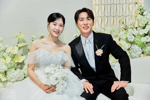 유튜브 '숏박스'의 '장기연애' 시리즈 속 김원훈, 엄지윤 결혼식 팬미팅 [사진=숏박스 ]