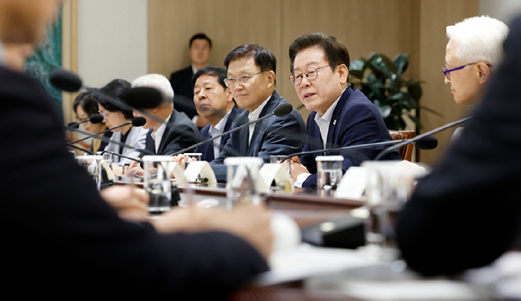 이재명 대통령이 22일 용산 대통령실에서 열린 제1회 국가과학기술자문회의 전원회의에서 발언하고 있다. [사진=연합뉴스]