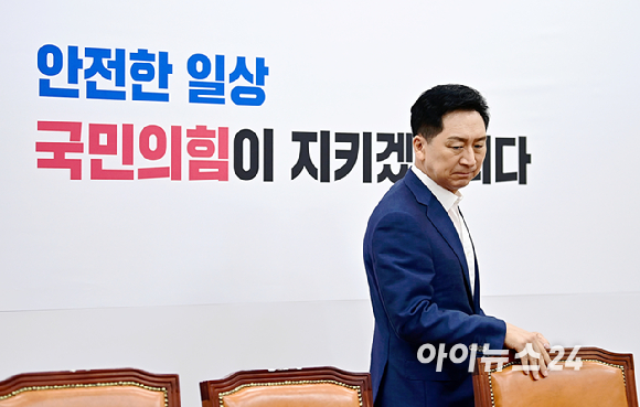 김기현 국민의힘 당대표가 21일 오전 서울 여의도 국회에서 열린 최고위원회의에 참석하고 있다. [사진=곽영래 기자]