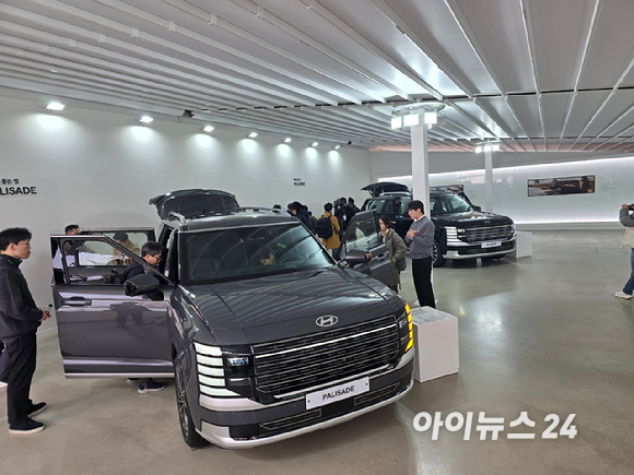 현대차가 지난 14일 경기도 성남시 수정구 메종 디탈리에서 '디 올 뉴 팰리세이드'를 공개하고 있다. [사진=현대자동차]