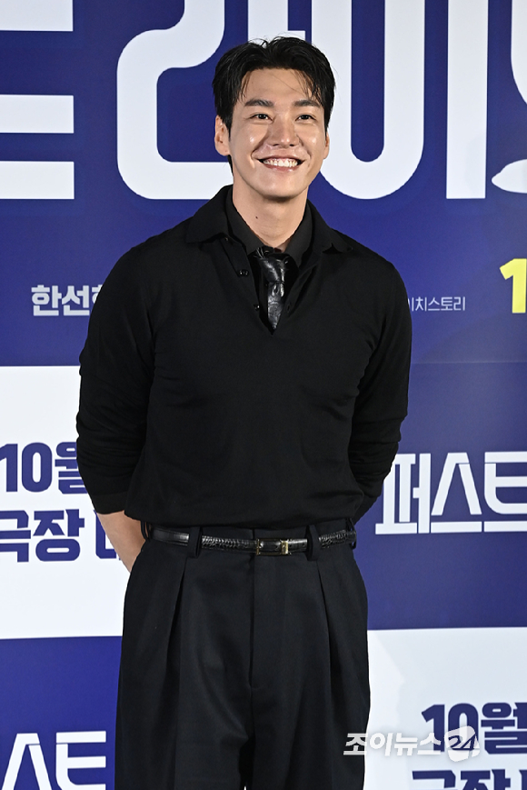 배우 김영광이 25일 서울 용산구 CGV 용산아이파크몰점에서 열린 영화 '퍼스트 라이드'(감독 남대중) 제작보고회에 참석해 포즈를 취하고 있다. [사진=문수지 기자]