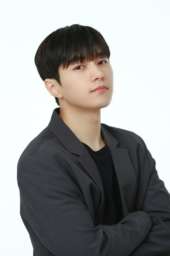 배우 김명수(인피니트 멤버 엘)가 MBC 금토드라마 '넘버스: 빌딩숲의 감시자들' 종영 인터뷰에 앞서 포즈를 취하고 있다. [사진=루크미디어]