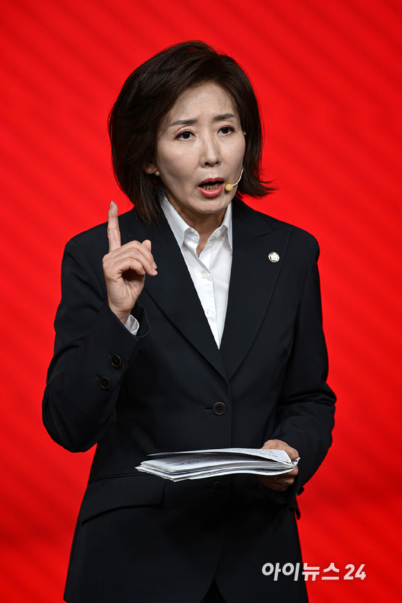 나경원 국민의힘 경선 후보가 18일 오후 서울 강서구 ASSA아트홀에서 열린 국민의힘 '제21대 대통령후보자 1차 경선 비전대회'에서 비전을 발표하고 있다. [사진=국회사진취재단]