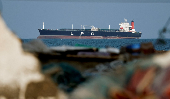 지난달 28일 카타르 알우데이드 미군기지에서 연기가 피어오르는 모습. [사진=연합뉴스]