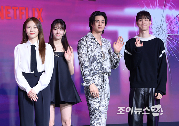 배우 박유림-전종서-김지훈-이충현 감독이 25일 오후 서울 마포동 호텔 나루 서울 엠갤러리에서 열린 넷플릭스 영화 '발레리나'(감독 이충현) 제작보고회에 참석하고 있다. [사진=정소희 기자]