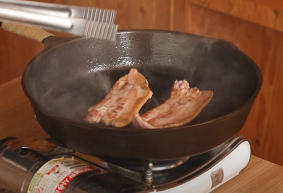40년차 셰프가 삽겹살 맛있게 굽는 법을 공개했다. 사진은 삼겹살. [사진=X 갈무리]