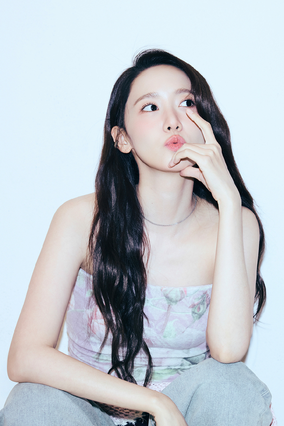 소녀시대 멤버이자 배우 임윤아가 영화 '악마가 이사왔다' 인터뷰에 앞서 포즈를 취하고 있다. [사진=SM엔터테인먼트]