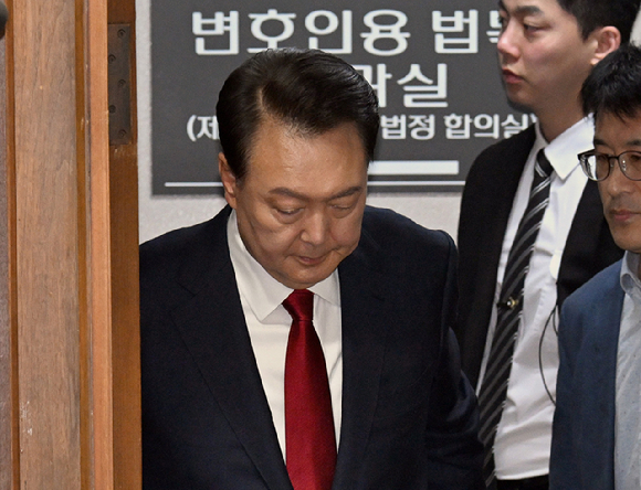 이재명 더불어민주당 대선 경선 후보가 지난 20일 울산시 울주군 울산전시컨벤션센터에서 열린 '제21대 대통령선거 후보자 선출을 위한 영남권 합동연설회'에서 정견 발표를 하고 있다. 2025.4.20 [사진=연합뉴스]