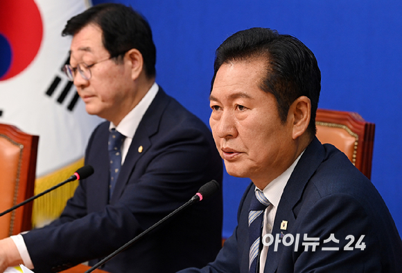 정청래 더불어민주당 대표가 16일 국회에서 열린 제6차 중앙위원회의에 참석해 인사말하고 있다. [사진=곽영래 기자]