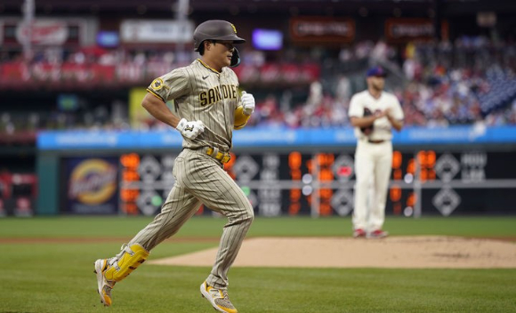 MLB 샌디에이고 김하성은 27일(한국시간) 열린 피츠버그와 홈 경기에서 안타 하나를 더했다. 최근 4경기 연속 안타로 좋은 타격감을 유지하고있다. [사진=뉴시스]