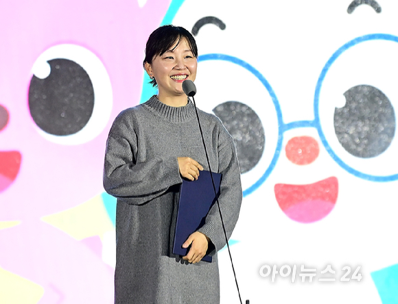 굿 게임상을 수상한 잼잼테라퓨틱스 김정은 대표가 12일 오후 부산 해운대구 벡스코에서 열린 '2025 대한민국 게임대상'에서 소감을 전하고 있다. [사진=곽영래 기자]