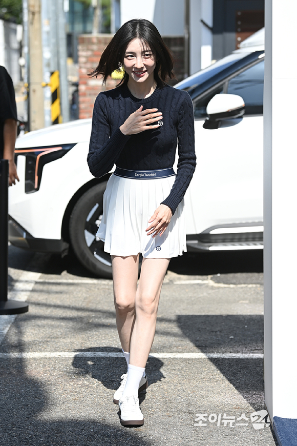 배우 박지현이 26일 오후 서울 용산구 한남동 플래그십 스토어에서 열린 클래식 라이프스타일 브랜드 세르지오 타키니 한남 플래그십 스토어 오픈 기념 포토콜 행사에 참석하고 있다. [사진=문수지 기자]