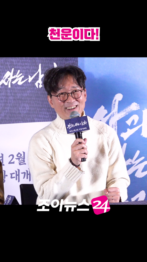 장항준 감독이 지난 21일 오후 서울 강남구 삼성동 메가박스 코엑스에서 열린 영화 '왕과 사는 남자'(감독 장항준) 언론시사회에 참석해 소감을 말하고 있다. [사진=문수지 기자]