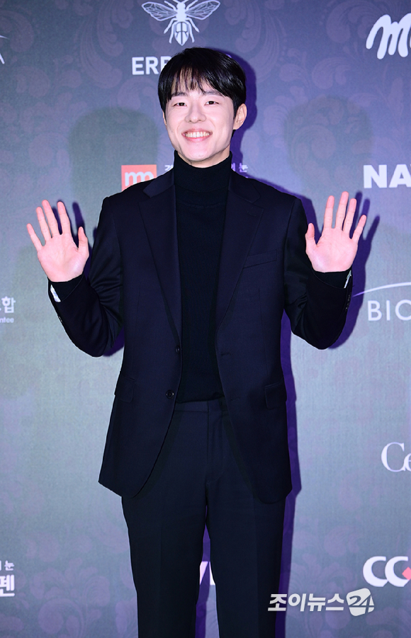 배우 김동휘가 7일 오후 서울 강남구 논현동 건설회관 비스타홀에서 열린 '28회 춘사국제영화제' 시상식에 참석하고 있다. [사진=정소희 기자]