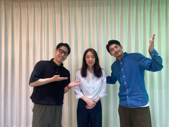 '문학으로 이어진 마음' MC 이진현, 임경선 작가, 다케다 히로미츠. [사진=KBS 월드라디오 ]