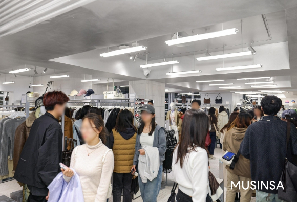 무신사 킥스 홍대. [사진=무신사]