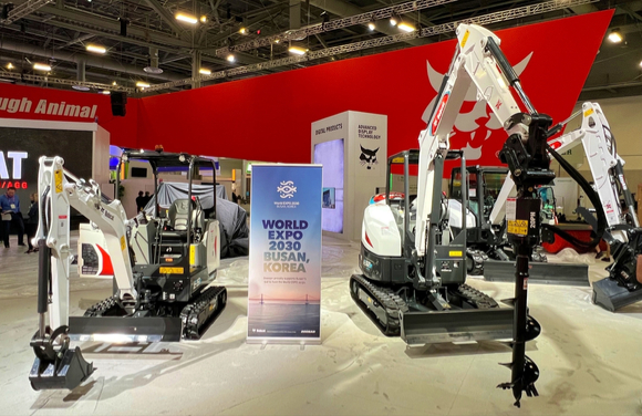 두산밥캣이 현지시간 14일부터 미국 라스베이거스에서 열리는 건설장비 전시회 '콘엑스포 2023'에 참가해 전동화, 무인화를 비롯한 신기술과 신제품을 선보인다. [사진=두산밥캣]
